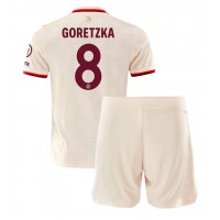 Maglia Calcio Bayern Munich Leon Goretzka #8 Terza Divisa Bambino 2024-25 Manica Corta (+ pantaloncini)